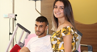 İkizinin karaciğeriyle hayata tutundu