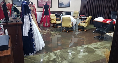 İş yerini su basan esnaf isyan etti