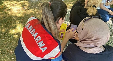 Jandarma ekipleri 570 kadına KADES'i tanıttı