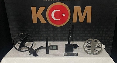 Kaçakçının evinden tarihi eserler çıktı