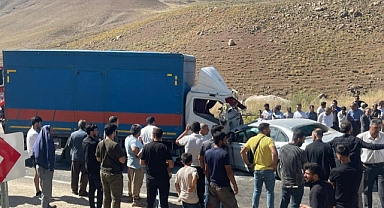 Kafa kafaya çarpıştılar!