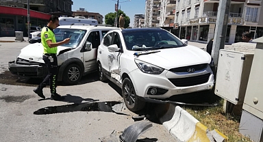Kavşakta birbirlerine girdiler!