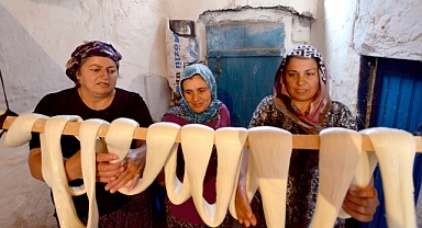 Kazanlar çeçil peynir için yakıldı