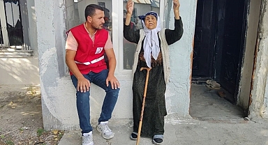 Kızılay'dan yaşlı kadınlara yardım eli