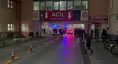 Minibüsün altında kalan çocuk feci şekilde can verdi