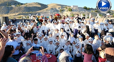 Miniklere sünnet şöleni