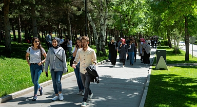 Öğrencileri zam karşıladı!