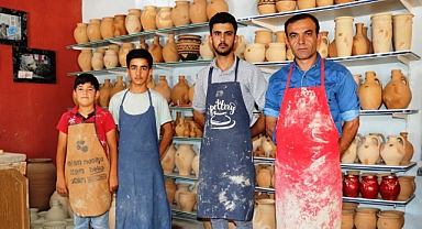 Oğullarıyla birlikte baba mesleğini yaşatıyor