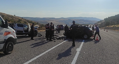 Otomobille pikap birbirine girdi! Feci kazada ölü ve yaralılar var