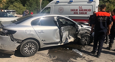 Otomobiller birbirine girdi! Trafik altüst oldu