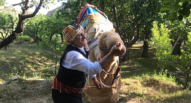 Özel günlerin aranan eğlencesi Geleneksel Deve Oyunu