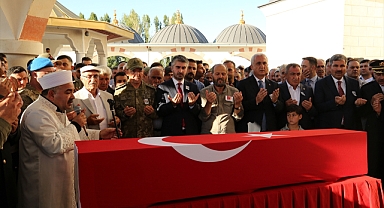 Şehit asker memleketinde son yolculuğuna uğurlandı