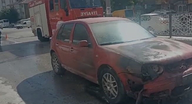 Seyir halindeki araç alev alev yandı