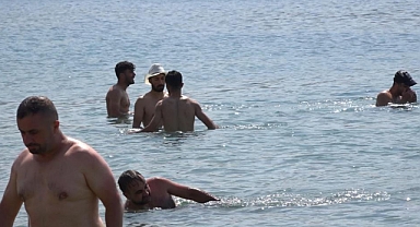 Sıcak havadan bunalanlar kendini göle attı