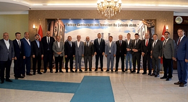 Vali Çiftçi'ye ziyaretçi akını