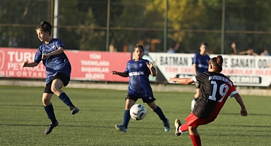 Van Büyükşehir Belediyespor U-17 kızlar Türkiye Şampiyonasında çeyrek finalde