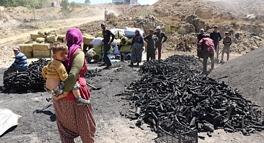 Yüzlerinde kömür karasıyla mevsimlik işçiler
