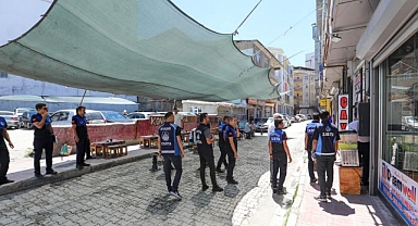Zabıtadan kaldırım işgali denetimi