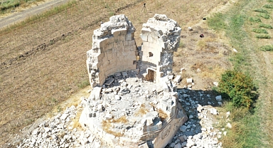 600 yıllık kümbet onarılmayı bekliyor