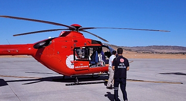 Ambulans helikopter yaşlı adam için havalandı   