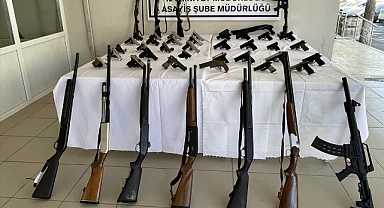 Asayiş uygulamasında adeta cephanelik ele geçirildi