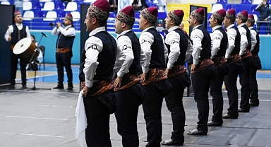 Büyükşehir’in Halk Oyunları Ekibi birinci oldu