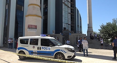 Cami iskelesi çöktü: 1’i ağır 3 yaralı