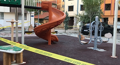 Çocuk oyun parkında silahlar konuştu!