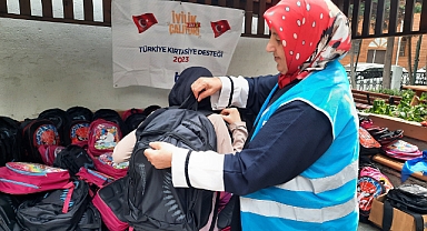 Deprem bölgesine kırtasiye yardımı