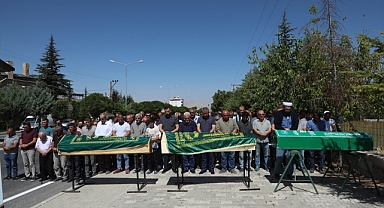 Dere yatağı mezarları olmuştu! 2'si çocuk 4 kişinin cenazesi toprağa verildi