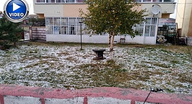Dolu yağışı ilçeyi beyaza bürüdü