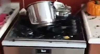 Düdüklü tencere bomba gibi patladı