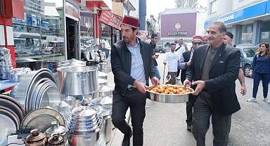 Engelli vatandaştan esnafa lokma tatlısı