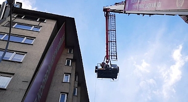 Erzurum'da faciadan dönüldü! İtfaiyeden tabela operasyonu