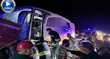 Erzurum'da feci kaza ! 2 kişi öldü 18 kişi yaralandı