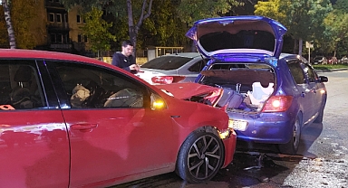 Erzurum’da kaza! Park halinde olan araca çarptı!