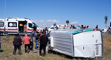 Erzurum'da trafik kazası! Ters dönüp tarlaya uçtu