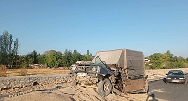 İki ayrı trafik kazasında 6 kişi yaralandı
