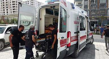 İnşaat iskelesi çöktü, 2 işçi yaralandı