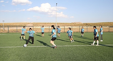 Kadın futbolcuların hedefi 2. lig