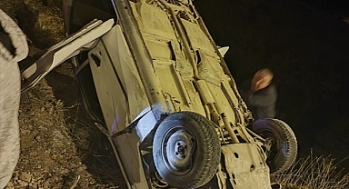 Kaldırıma çarparak takla attı