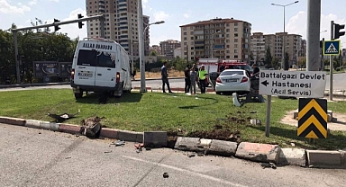 Kavşakta birbirlerine girdiler!