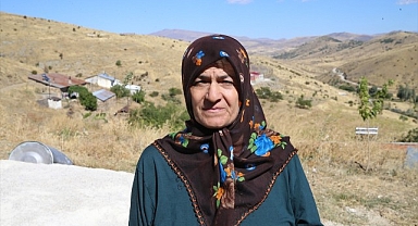 Kayıtlara ölü olarak geçti, yaşadığını ispatlamaya çalışıyor!