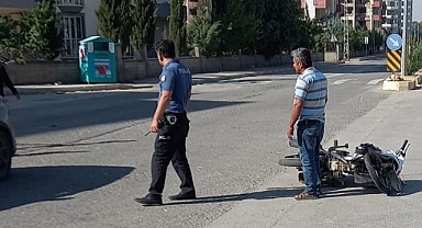 Motosiklet ile minibüs çarpıştı: 1 ağır yaralı