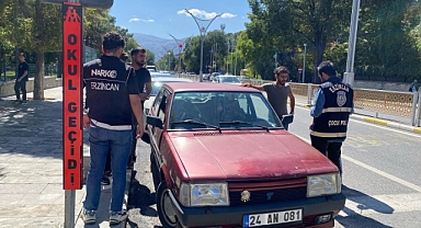 Okul önlerinde polis denetimi