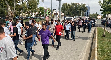 Operasyon yapılan telefoncular valiliğe yürüdü