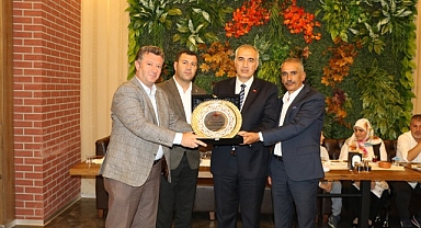 Osman Akar'a veda yemeği