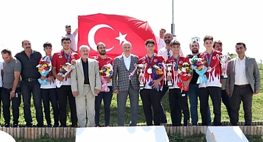 Şampiyonlara Başkan Sekmen’den kutlama