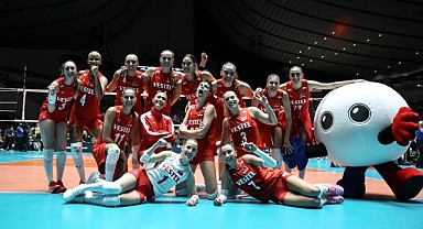 Siyasilerden 'Filenin Sultanları'na tebrik mesajları