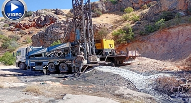 Su kaynağı arıyorlardı! Petrol türevi madde çıktı